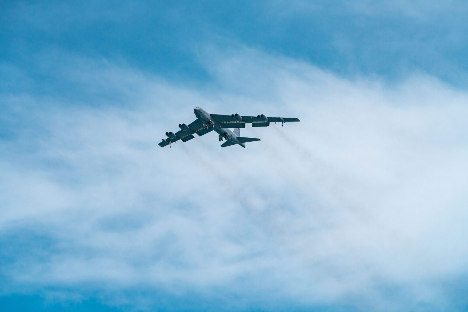 B 52 – legendarny bombowiec strategiczny, który służy od czasów zimnej wojny
