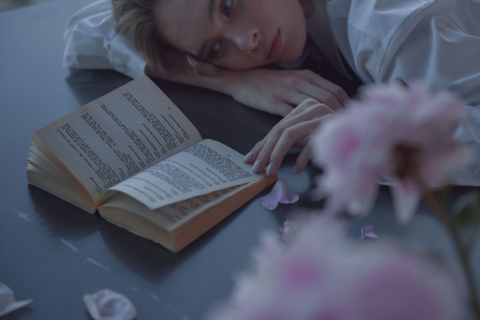 Suspens – sztuka budowania napięcia w literaturze, filmie i opowiadaniu historii